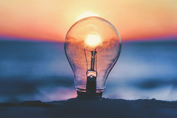 Lightbulb picture by Ameen Fahmy on Unsplash
